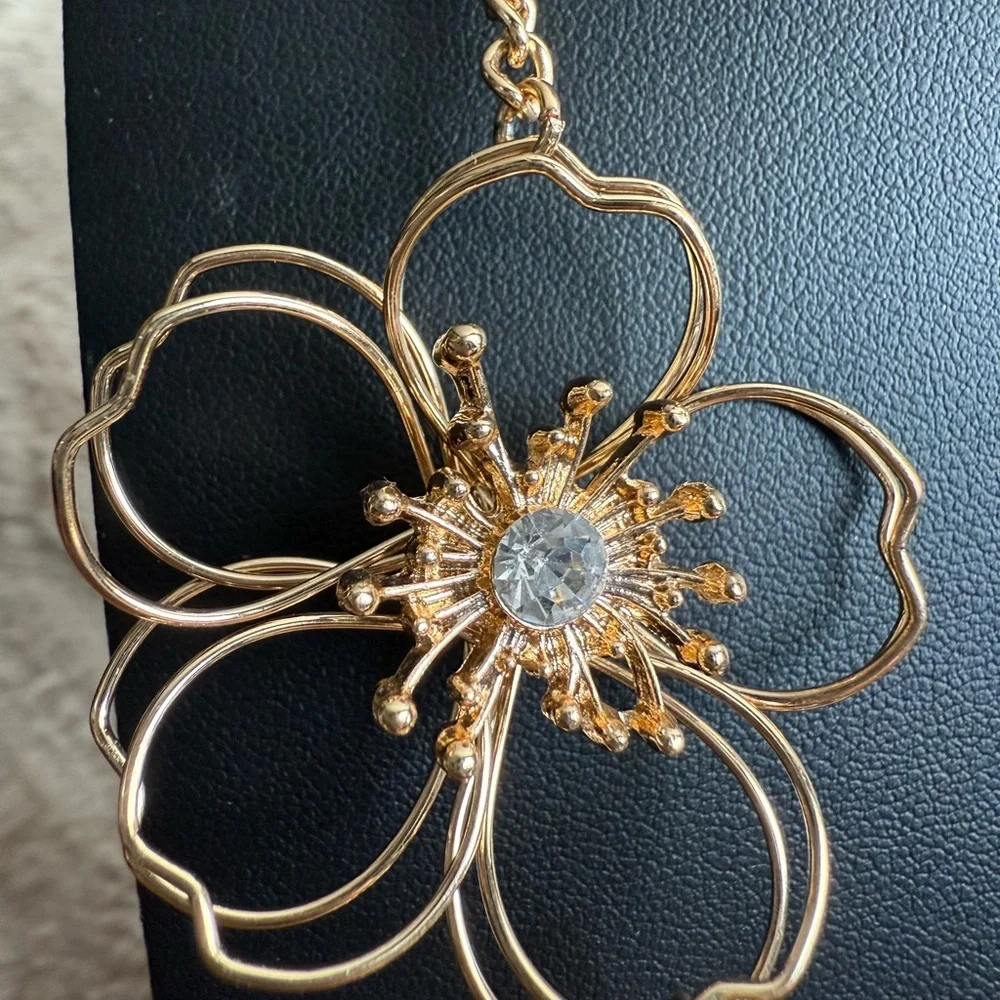 3D Gold Floral Design Statement Necklace - Picture 8 of 12